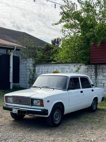 LADA (VAZ) 2107-2