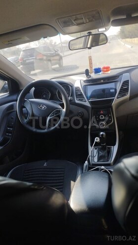 Hyundai Elantra-6