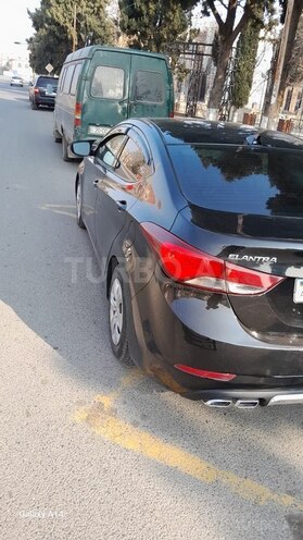 Hyundai Elantra-4