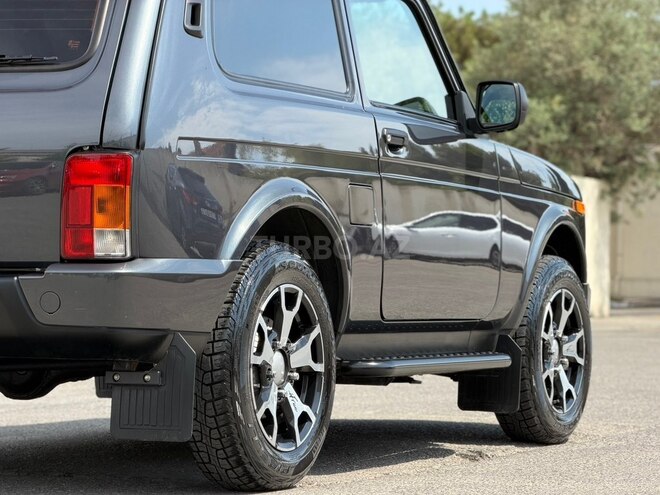 LADA (VAZ) Niva-8