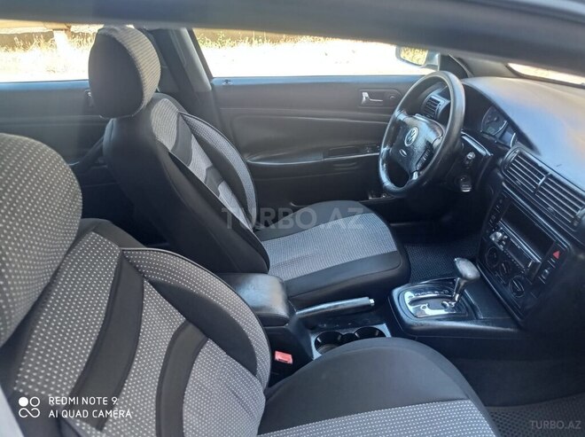 Volkswagen Passat-8