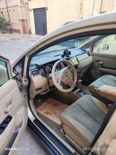 Nissan Tiida-4