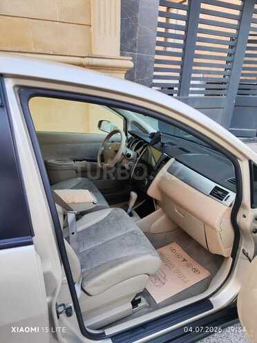 Nissan Tiida-5