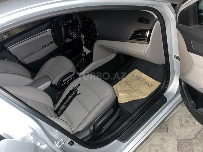 Hyundai Elantra-8
