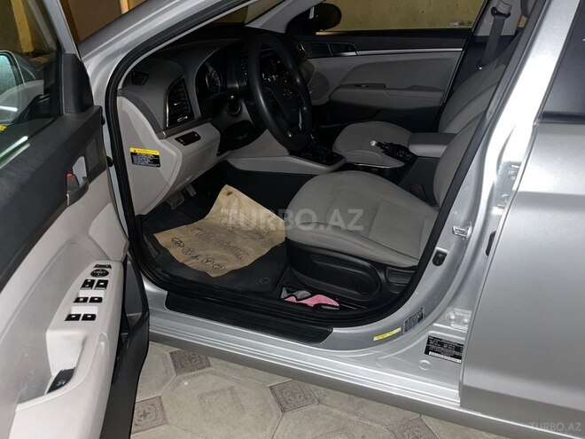 Hyundai Elantra-4