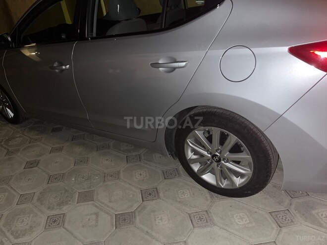 Hyundai Elantra-7