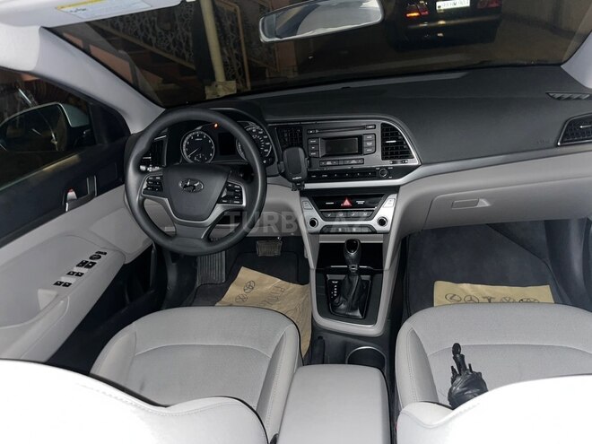Hyundai Elantra-5
