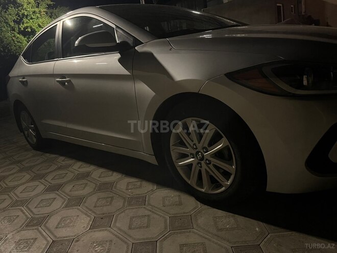 Hyundai Elantra-6