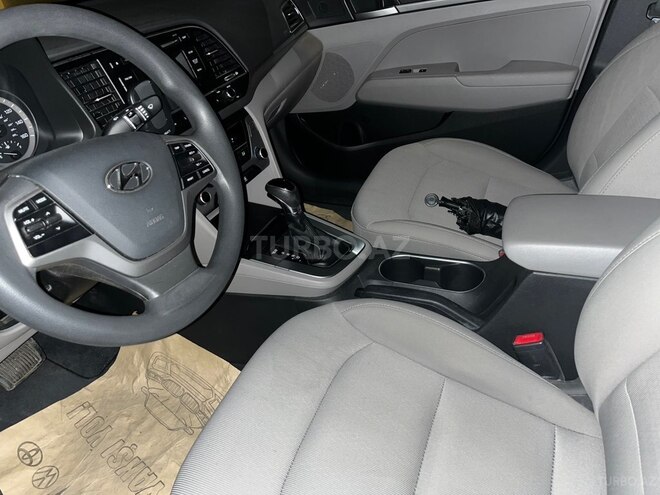 Hyundai Elantra-3