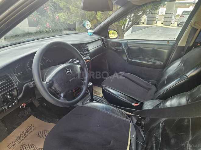Opel Vectra-11