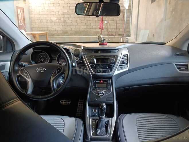 Hyundai Elantra-8
