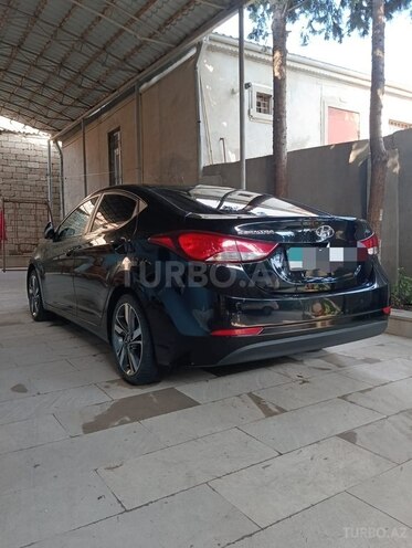 Hyundai Elantra-3