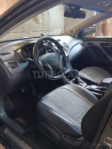 Hyundai Elantra-9