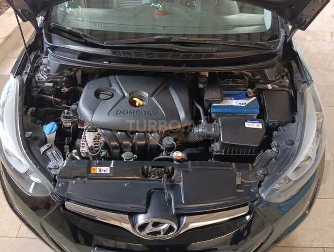 Hyundai Elantra-7