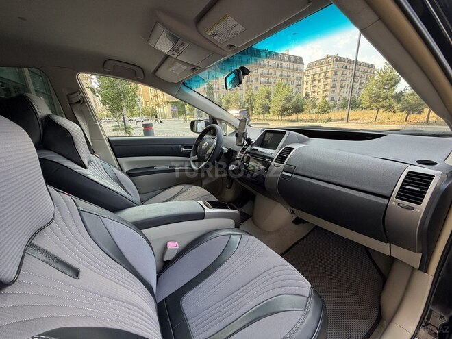 Toyota Prius-13