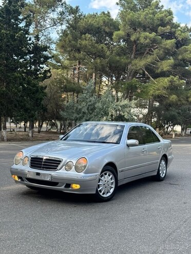 Mercedes E 200-2