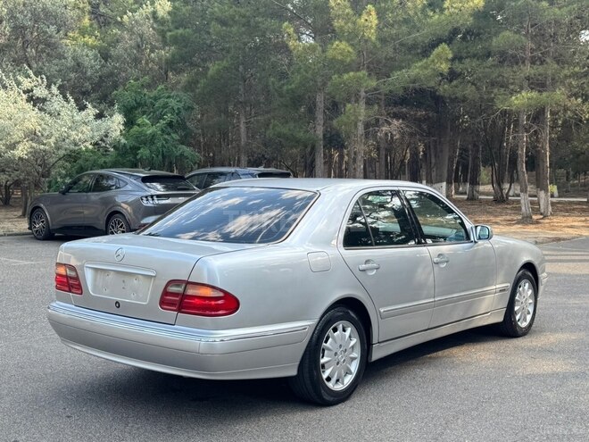 Mercedes E 200-5