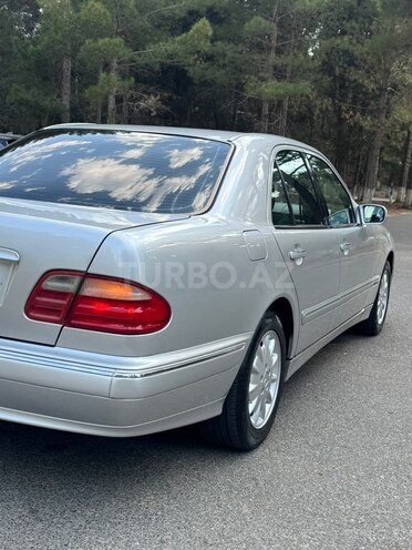 Mercedes E 200-8