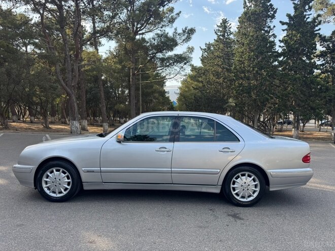 Mercedes E 200-11