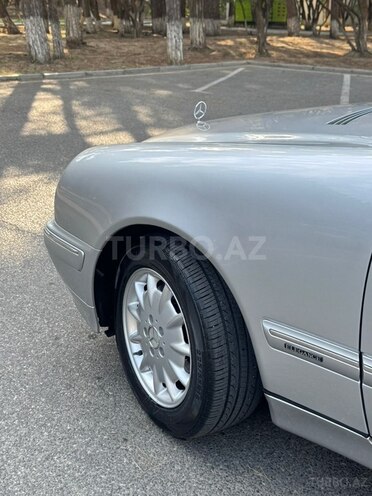 Mercedes E 200-10