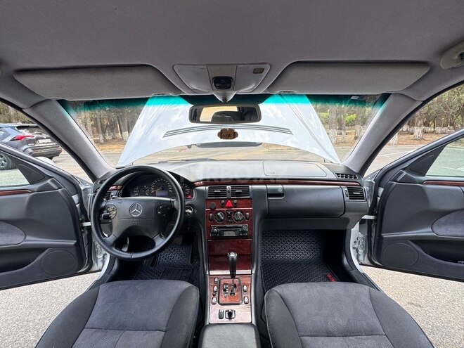 Mercedes E 200-13