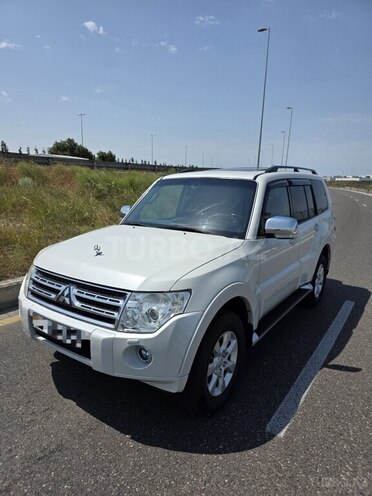 Mitsubishi Pajero-4