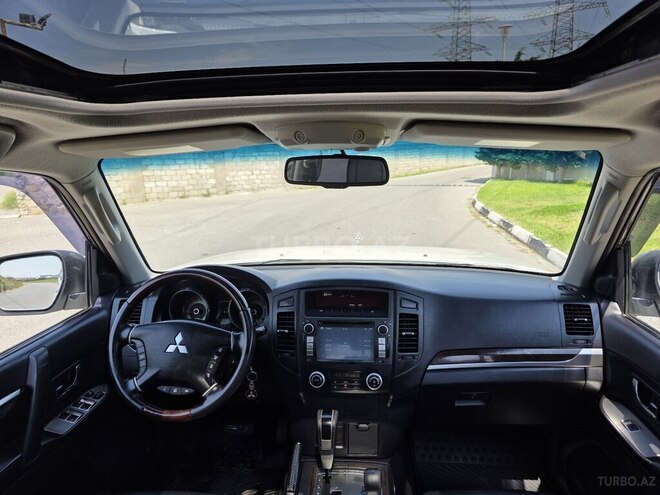 Mitsubishi Pajero-3