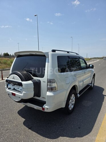 Mitsubishi Pajero-6