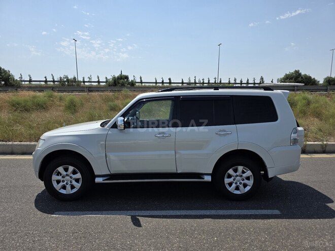 Mitsubishi Pajero-5