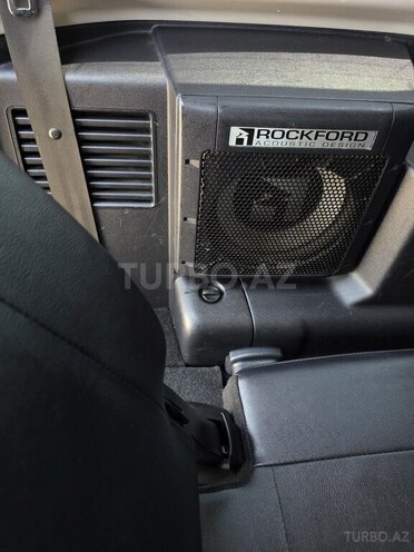 Mitsubishi Pajero-12