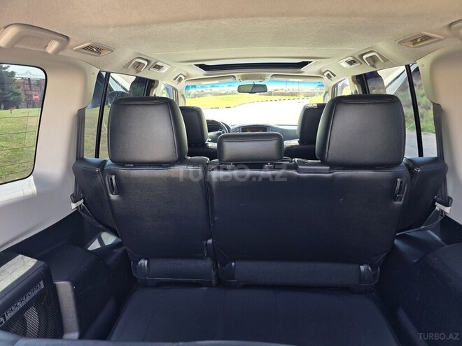 Mitsubishi Pajero-13