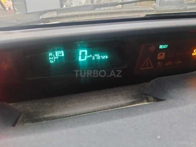 Toyota Prius-5