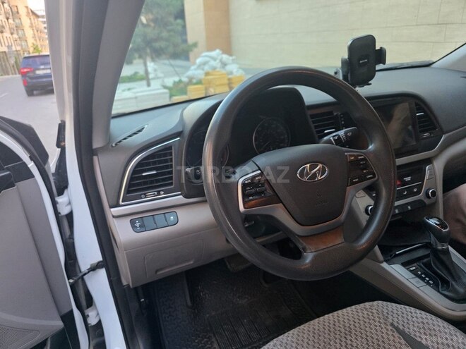 Hyundai Elantra-3