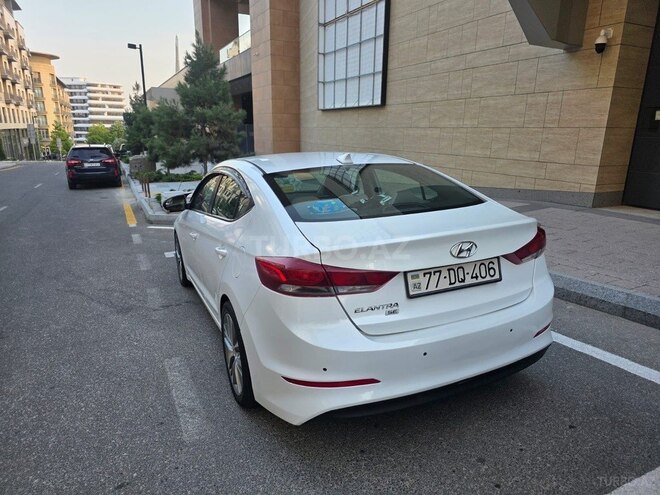 Hyundai Elantra-4