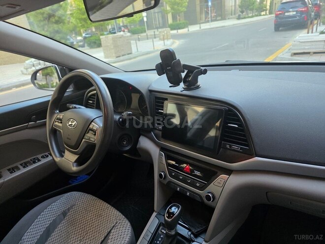 Hyundai Elantra-7