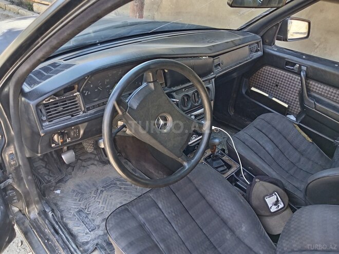 Mercedes 190-5