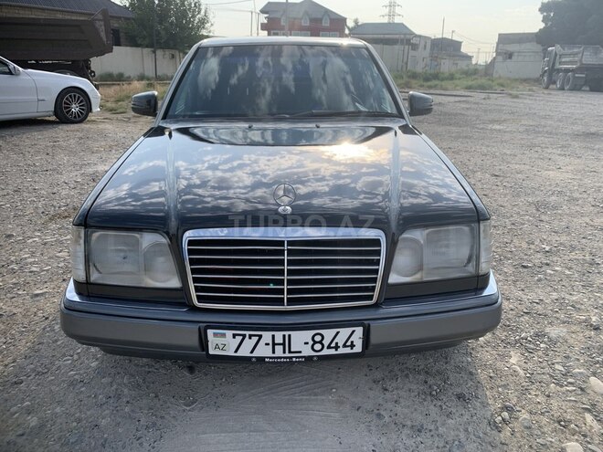 Mercedes E 220-1