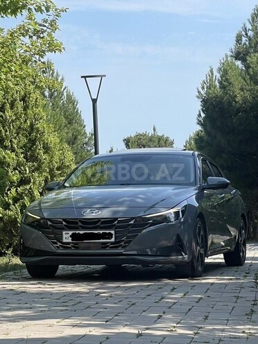 Hyundai Elantra-11