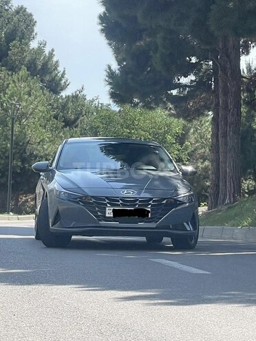 Hyundai Elantra-1