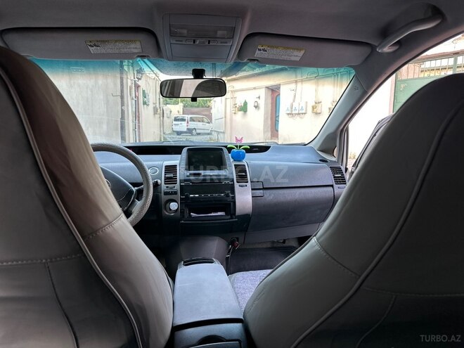Toyota Prius-5