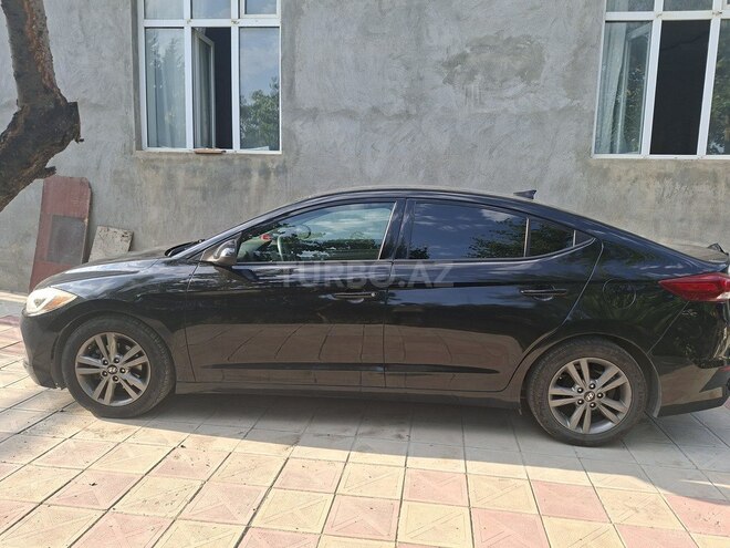 Hyundai Elantra-3