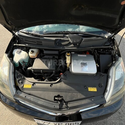 Toyota Prius-12