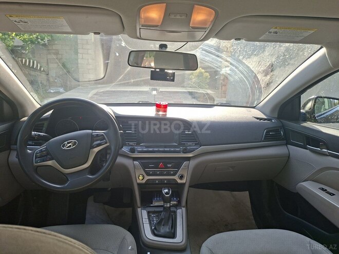 Hyundai Elantra-5