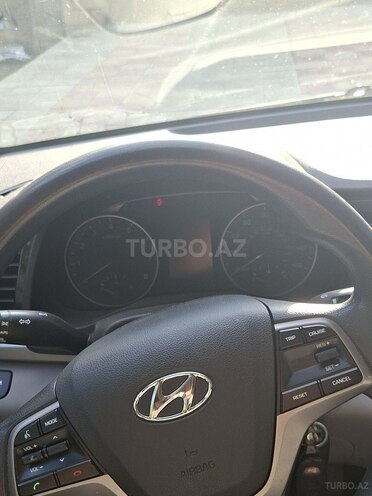 Hyundai Elantra-6