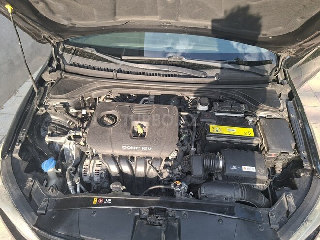 Hyundai Elantra-7