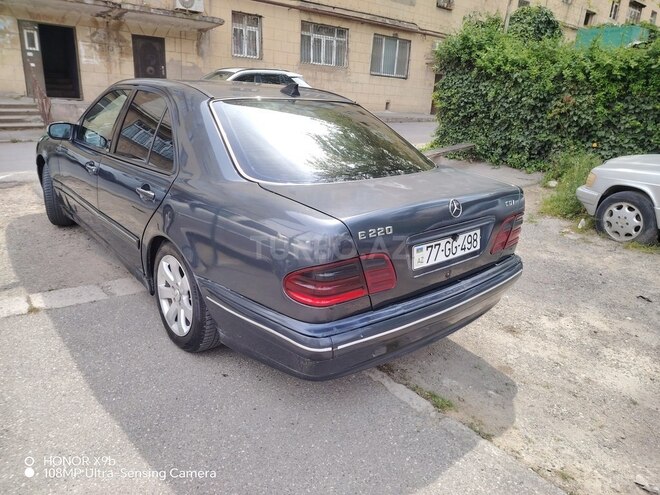 Mercedes E 220-3