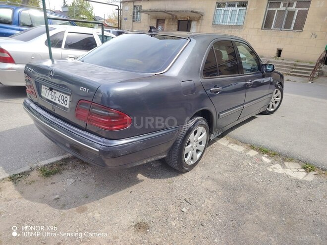 Mercedes E 220-2