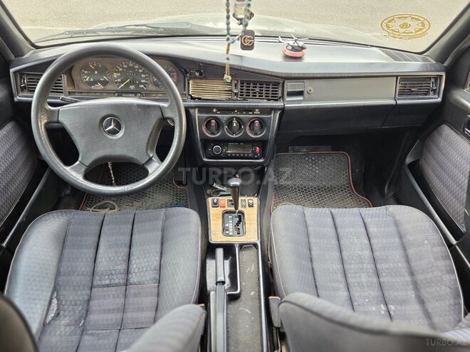 Mercedes 190-10
