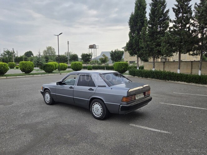 Mercedes 190-4