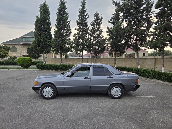 Mercedes 190-9